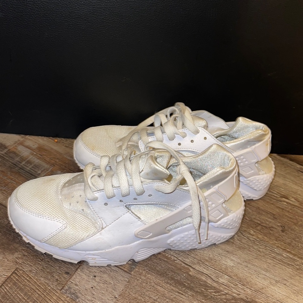 White huaraches